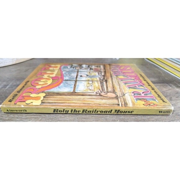 Roly The Railroad Mouse by Ruth Ainsworth (1969 vintage) Weekly Reader Hardcover - Picture 3 of 7